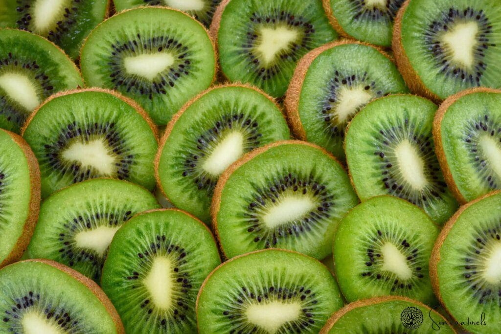 Découvrez comment le kiwi peut transformer votre peau !