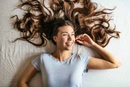 Le secret des cheveux éclatants de santé : le vinaigre blanc