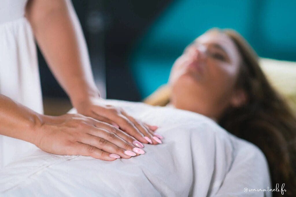 Comment devenir praticien de reiki : tout ce que vous devez savoir pour commencer votre formation