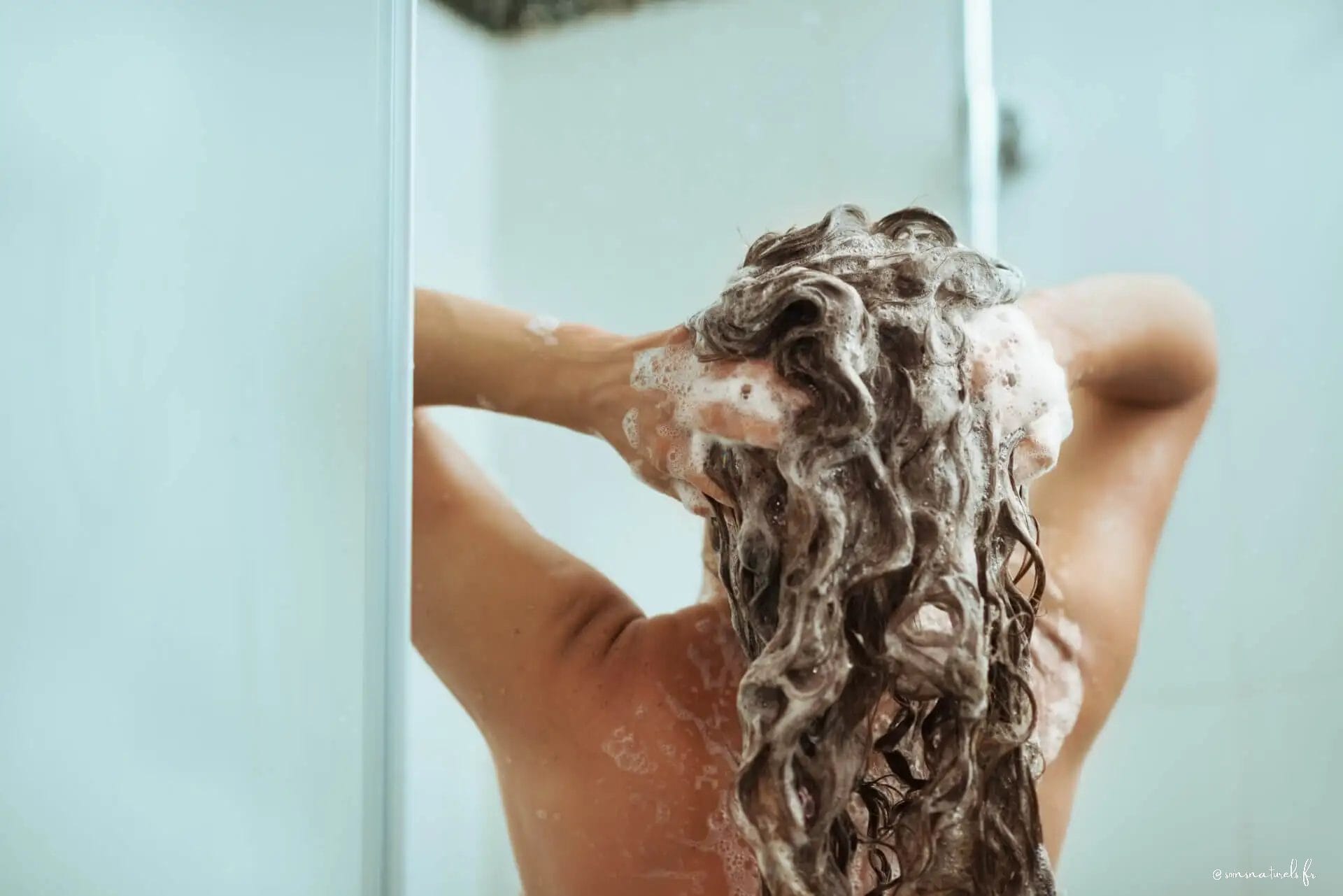 Les bienfaits du sel dans votre shampooing pour des cheveux en pleine santé