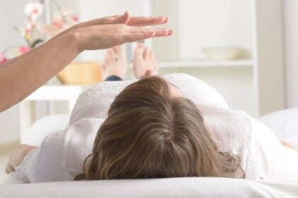 Les bienfaits du Reiki pour les enfants : relaxation et recentrage assurés !